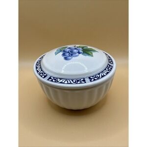 Pfaltzgraff Sunbury Grove‎ Stoneware-Grape Pattern w/ Blue Accent Bowl w/ Lid